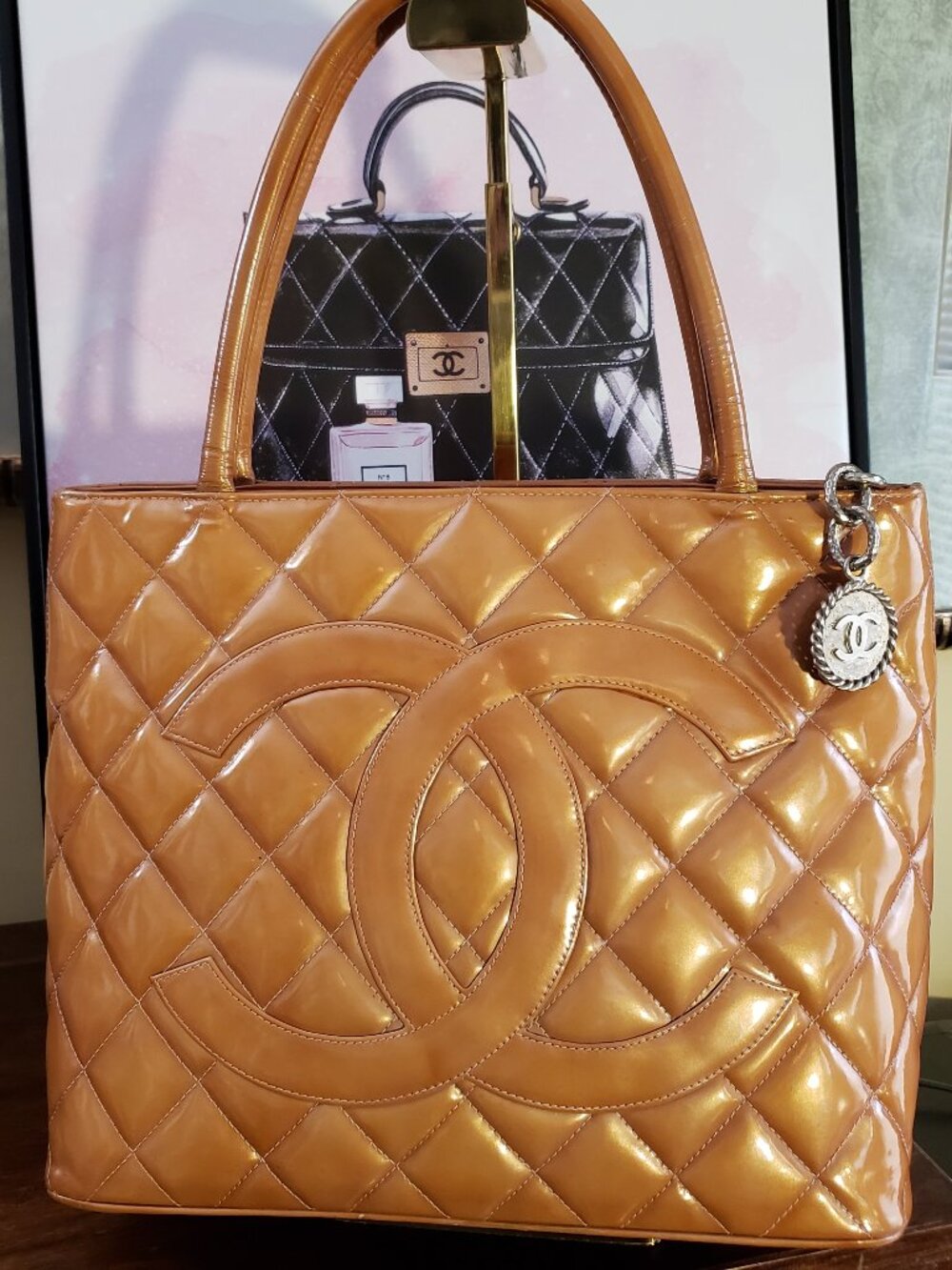 CHANEL Medallion Patent Leather tote bag (Good Condition)